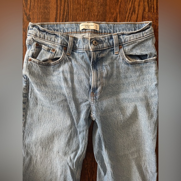 Abercrombie and Fitch The Baggy Low Rise Jean - Extra Short - Picture 10 of 10